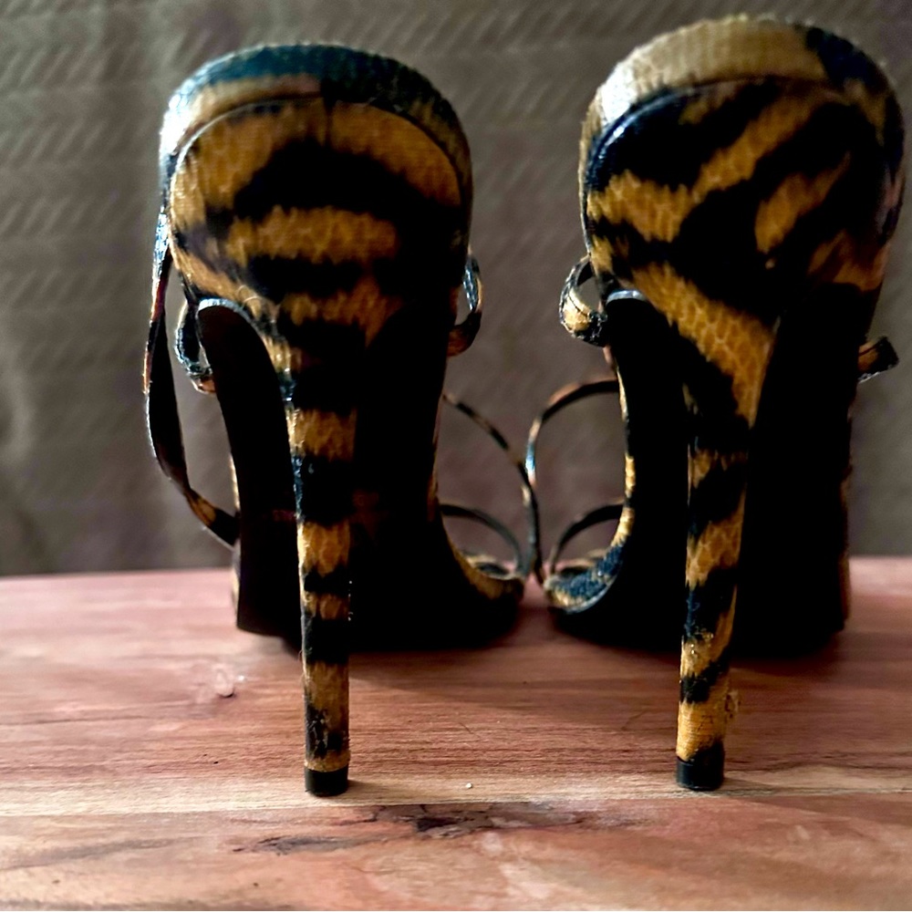 Fashion Nova leopard heels - Picture 5 of 5